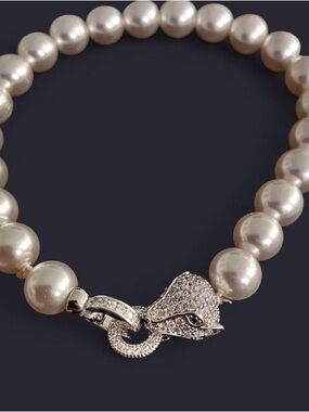 Mother of Pearl shell beads Bracelet with Pave Crystal Panther Clasp - White